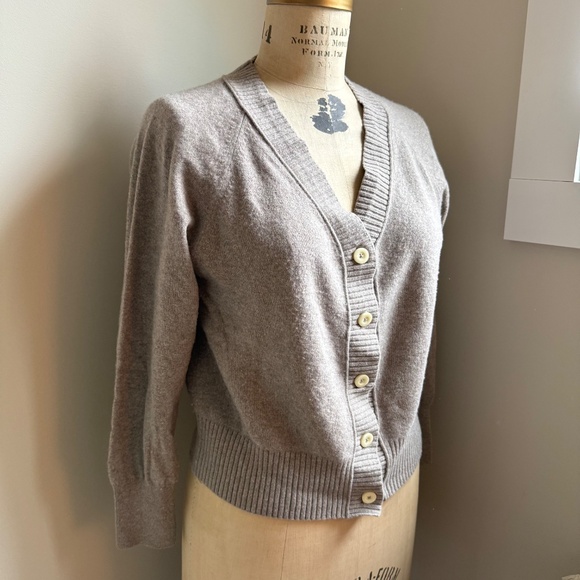 Everlane Varsity Re-Cashmere Cardigan - Picture 2 of 7